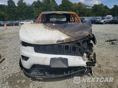 Piąte zdjęcie samochodu w środku: 2018 JEEP GRAND CHEROKEE LAREDO VIN:1C4RJFAG6JC352969 - miniatura