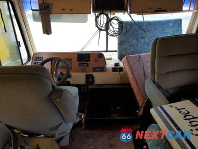 Piąte zdjęcie samochodu w środku: 1990 FORD ECONOLINE E350 MOTOR HOME CHASSIS VIN:1FCKE33G3LHB74056 - miniatura