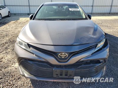 Piąte zdjęcie samochodu w środku: 2018 TOYOTA CAMRY L VIN:4T1B11HK9JU646029 - miniatura
