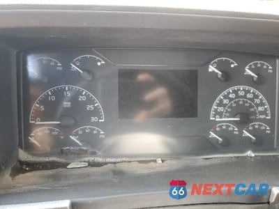 Zdjęcie 8 z 10 samochodu: 2020 VOLVO VN VNL VIN:4V4NC9EH9LN237100 - miniatura