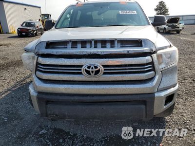Piąte zdjęcie samochodu w środku: 2017 TOYOTA TUNDRA CREWMAX SR5 VIN:5TFDY5F17HX672146 - miniatura