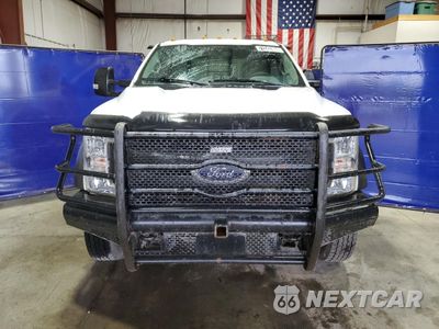 Piąte zdjęcie samochodu w środku: 2019 FORD F550 SUPER DUTY VIN:1FD0W5HTXKEC41981 - miniatura