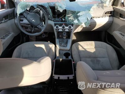 Zdjęcie 8 z 13 samochodu: 2019 HYUNDAI ELANTRA SEL VIN:KMHD84LF0KU737157 - miniatura