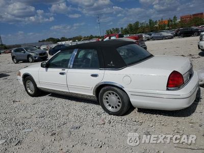 Drugie zdjęcie samochodu z przodu: 2000 FORD CROWN VICTORIA LX VIN:2FAFP74W0YX131199 - miniatura