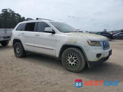 Czwarte zdjęcie samochodu z boku: 2012 JEEP GRAND CHEROKEE LAREDO VIN:1C4RJEAG6CC145981 - miniatura
