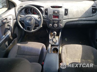 Zdjęcie 8 z 12 samochodu: 2012 KIA FORTE EX VIN:KNAFU5A23C5587133 - miniatura