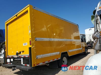 Trzecie zdjęcie samochodu z tyłu: 2022 GMC SAVANA CUTAWAY G3500 VIN:7GZ37TC75NN002097 - miniatura