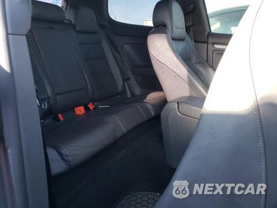 Zdjęcie 10 z 12 samochodu: 2008 VOLKSWAGEN GTI VIN:WVWEV71KX8W032902 - miniatura