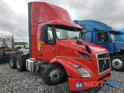 2023 VOLVO VNR 4V4WC9EG1PN614696 - główne zdjęcie licytacji z USA - miniatura