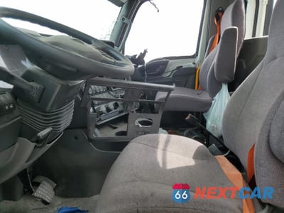Piąte zdjęcie samochodu w środku: 2024 INTERNATIONAL LT625 VIN:3HSDZAPR1RN229574 - miniatura