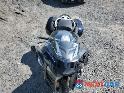 Piąte zdjęcie samochodu w środku: 2019 BMW R 1250 RT VIN:WB10J6304KZG33482 - miniatura