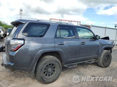 Trzecie zdjęcie samochodu z tyłu: 2017 TOYOTA 4RUNNER SR5 VIN:JTEZU5JR6H5157080 - miniatura