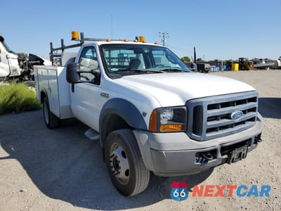 Czwarte zdjęcie samochodu z boku: 2006 FORD F450 SUPER DUTY VIN:1FDXF46Y86EA46796 - miniatura