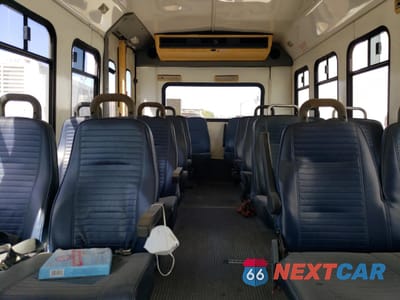 Zdjęcie 11 z 13 samochodu: 2001 CHEVROLET EXPRESS CUTAWAY G3500 VIN:1GBJG31G511165796 - miniatura