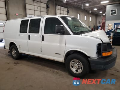 Czwarte zdjęcie samochodu z boku: 2004 CHEVROLET EXPRESS G3500 VIN:1GCHG35U641129811 - miniatura