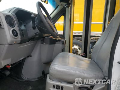 Zdjęcie 7 z 13 samochodu: 2017 FORD ECONOLINE E350 SUPER DUTY CUTAWAY VAN VIN:1FDEE3FS1HDC22113 - miniatura