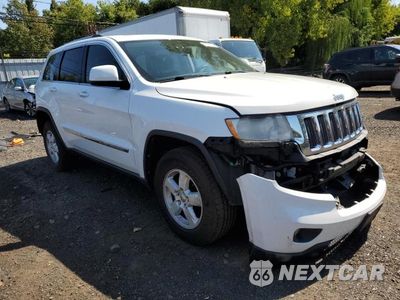 Czwarte zdjęcie samochodu z boku: 2013 JEEP GRAND CHEROKEE LAREDO VIN:1C4RJFAG3DC641649 - miniatura