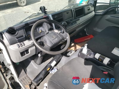 Zdjęcie 8 z 13 samochodu: 2019 MITSUBISHI FUSO TRUCK OF AMERICA INC FE FEC72S VIN:4UZBVG116KGKX8630 - miniatura