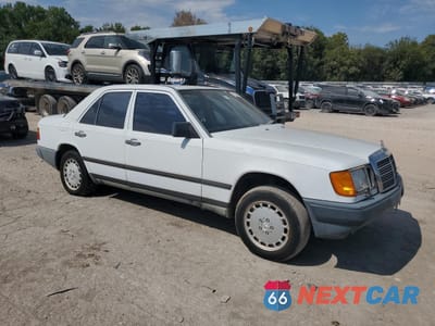 Czwarte zdjęcie samochodu z boku: 1987 MERCEDES-BENZ 300 E VIN:WDBEA30D4HA553388 - miniatura