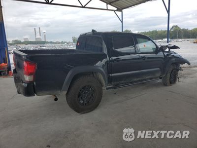 Trzecie zdjęcie samochodu z tyłu: 2017 TOYOTA TACOMA DOUBLE CAB VIN:5TFCZ5AN6HX093555 - miniatura