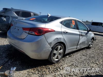Trzecie zdjęcie samochodu z tyłu: 2013 HYUNDAI ELANTRA GLS VIN:KMHDH4AE3DU567602 - miniatura