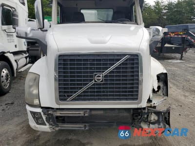 Zdjęcie 7 z 10 samochodu: 2018 VOLVO VN VNL VIN:4V4NC9EH6JN887788 - miniatura