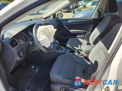 Piąte zdjęcie samochodu w środku: 2019 VOLKSWAGEN GOLF SPORTWAGEN S VIN:3VW117AU2KM502355 - miniatura