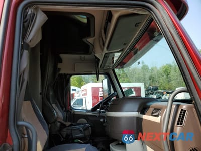 Piąte zdjęcie samochodu w środku: 2015 VOLVO VN VNL VIN:4V4NC9EH5FN918262 - miniatura