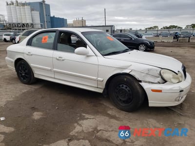 Czwarte zdjęcie samochodu z boku: 2003 HYUNDAI SONATA GL VIN:KMHWF25H23A860138 - miniatura