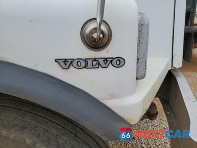 Zdjęcie 9 z 10 samochodu: 1999 VOLVO CONVENTIONAL WG VIN:4V5JCBGF7XN865157 - miniatura