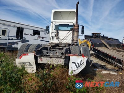 Zdjęcie 6 z 10 samochodu: 2009 INTERNATIONAL PROSTAR PREMIUM VIN:2HSCUAPR99C089818 - miniatura