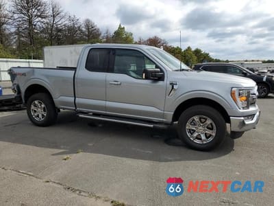 Czwarte zdjęcie samochodu z boku: 2023 FORD F150 SUPER CAB VIN:1FTEX1EP8PKG21885 - miniatura