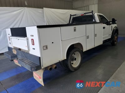 Czwarte zdjęcie samochodu z boku: 2019 FORD F450 SUPER DUTY VIN:1FDUF4HT5KDA27210 - miniatura