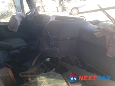 Piąte zdjęcie samochodu w środku: 2020 VOLVO VN VNL VIN:4V4NC9EH3LN230563 - miniatura