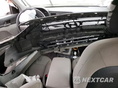 Zdjęcie 8 z 12 samochodu: 2017 HYUNDAI ELANTRA SE VIN:5NPD74LF7HH195694 - miniatura