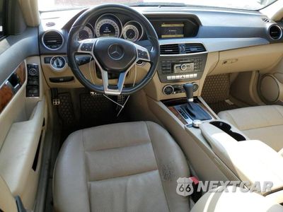 Zdjęcie 8 z 12 samochodu: 2012 MERCEDES-BENZ C VIN:WDDGF4HB1CA645951 - miniatura