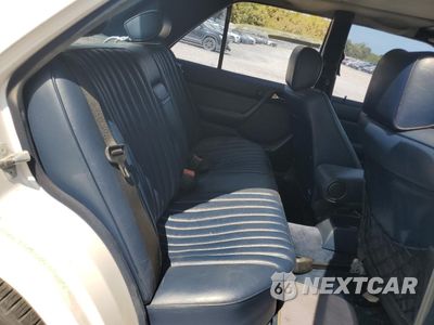 Zdjęcie 10 z 12 samochodu: 1987 MERCEDES-BENZ 300 E VIN:WDBEA30D4HA553388 - miniatura