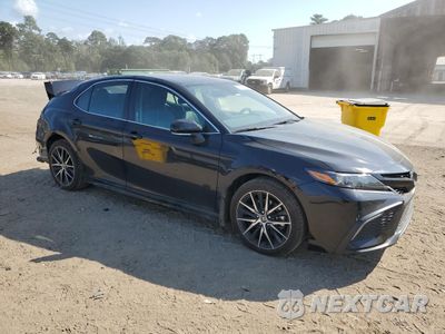 Czwarte zdjęcie samochodu z boku: 2024 TOYOTA CAMRY SE NIGHT SHADE VIN:4T1G11AK4RU851463 - miniatura