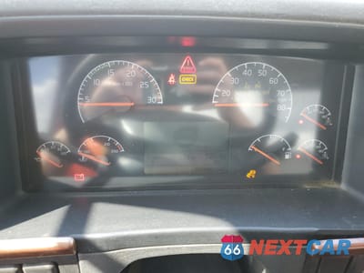 Zdjęcie 8 z 10 samochodu: 2005 VOLVO VN VNM VIN:4V4M19GF95N387577 - miniatura