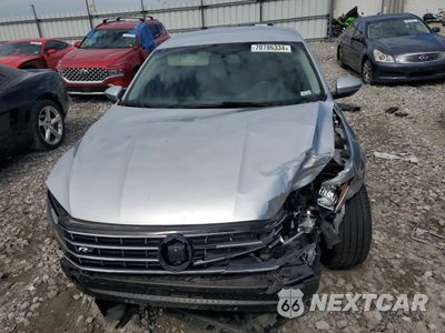 Piąte zdjęcie samochodu w środku: 2017 VOLKSWAGEN PASSAT R-LINE VIN:1VWDT7A39HC066063 - miniatura
