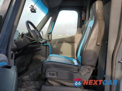 Zdjęcie 7 z 14 samochodu: 2022 RIVIAN EDV 700 VIN:7FCEHDB72NN000683 - miniatura