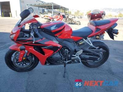 Trzecie zdjęcie samochodu z tyłu: 2007 HONDA CBR1000 RR VIN:JH2SC57187M300181 - miniatura