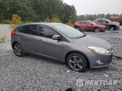 Czwarte zdjęcie samochodu z boku: 2014 FORD FOCUS SE VIN:1FADP3K23EL316064 - miniatura