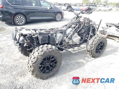 Czwarte zdjęcie samochodu z boku: 2024 CAN OUTLANDER MAX 700 EFI XT 4X4 VIN:3JB3PA541RJ004325 - miniatura