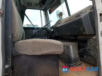 Piąte zdjęcie samochodu w środku: 1999 VOLVO CONVENTIONAL WG VIN:4V5JCBGF7XN865157 - miniatura
