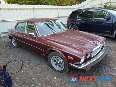 Czwarte zdjęcie samochodu z boku: 1985 JAGUAR XJ6 VIN:SAJAV1342FC398184 - miniatura