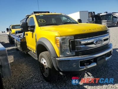 Czwarte zdjęcie samochodu z boku: 2017 FORD F550 SUPER DUTY VIN:1FDUF5GT6HEC48230 - miniatura