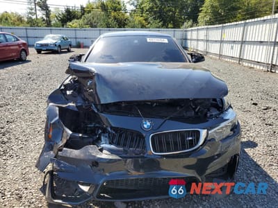 Piąte zdjęcie samochodu w środku: 2018 BMW M4 VIN:WBS4Z9C53JEA24151 - miniatura