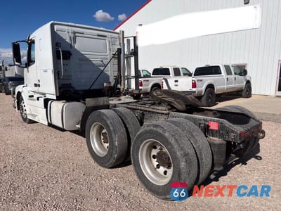 Trzecie zdjęcie samochodu z tyłu: 2018 VOLVO VN VNL VIN:4V4NC9TH5JN887087 - miniatura