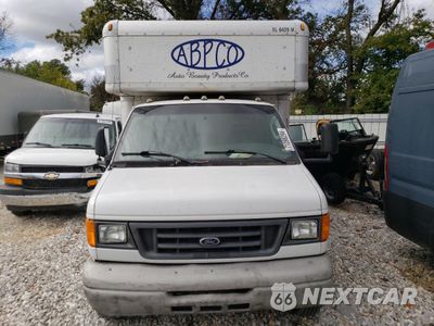 Piąte zdjęcie samochodu w środku: 2007 FORD ECONOLINE E450 SUPER DUTY CUTAWAY VAN VIN:1FDXE45S37DA77333 - miniatura